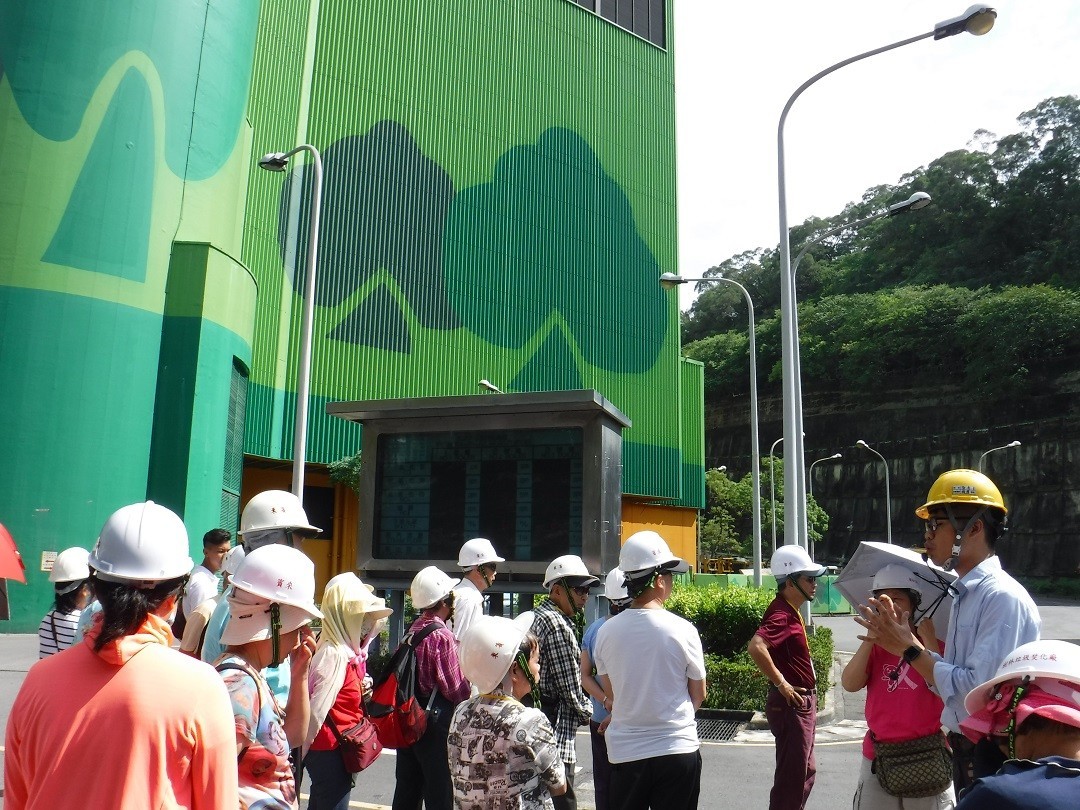 現場參觀-廢氣監測看板