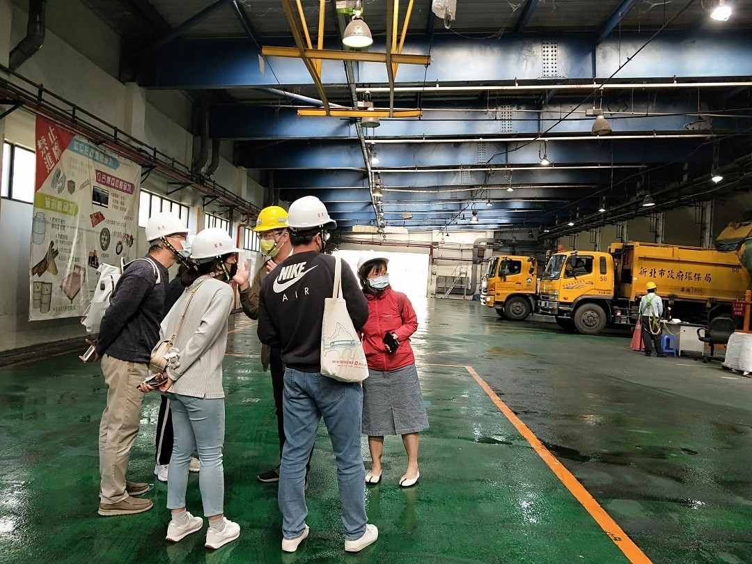 現場參觀-垃圾傾卸平台   