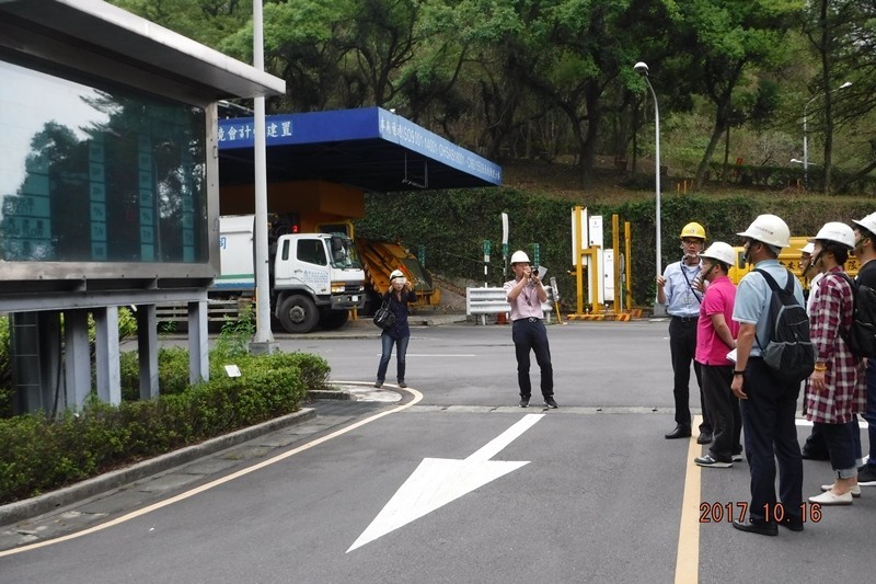 現場參觀-廢氣監測看板