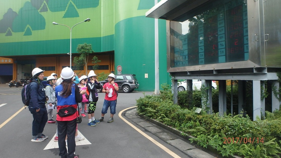 現場參觀-廢氣監測看板