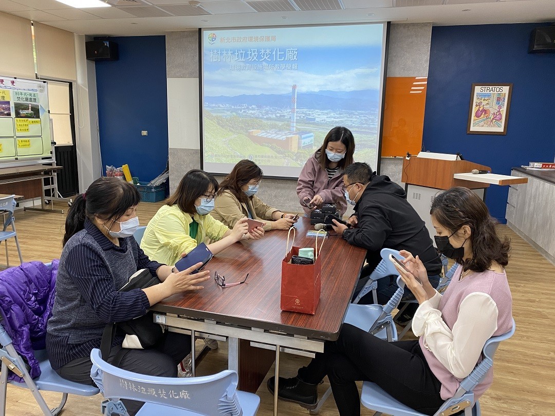 操作本廠VR設備