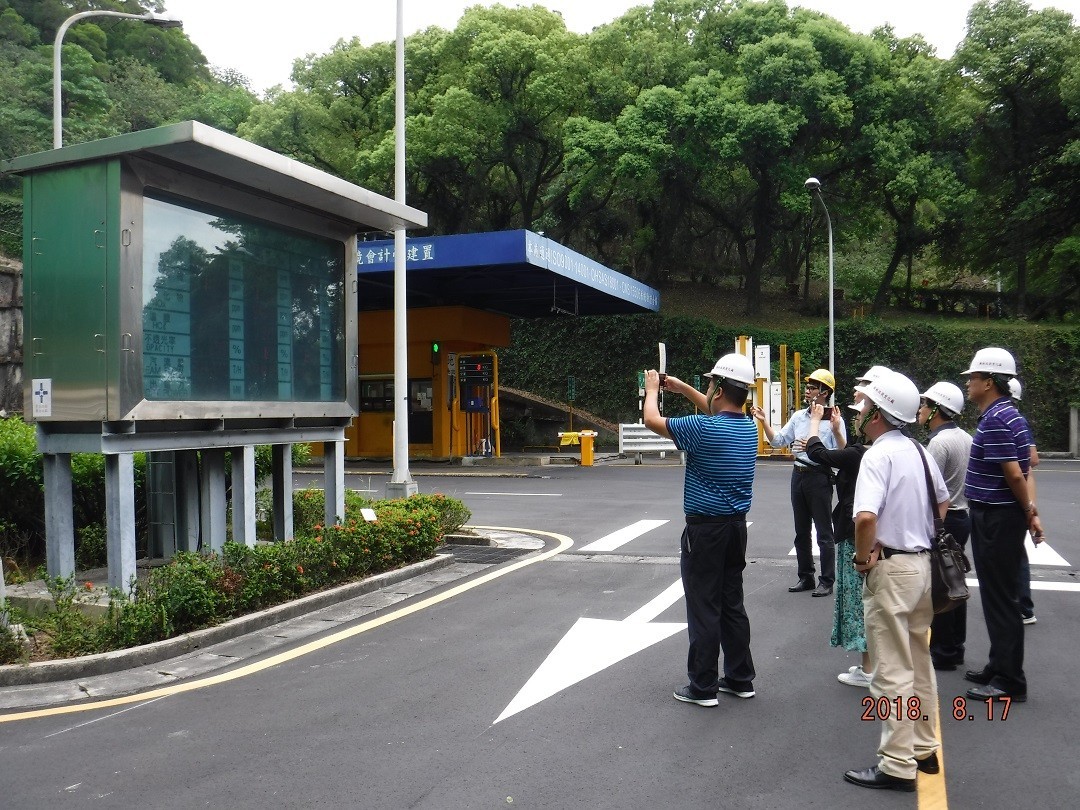 現場參觀-廢氣監測看板